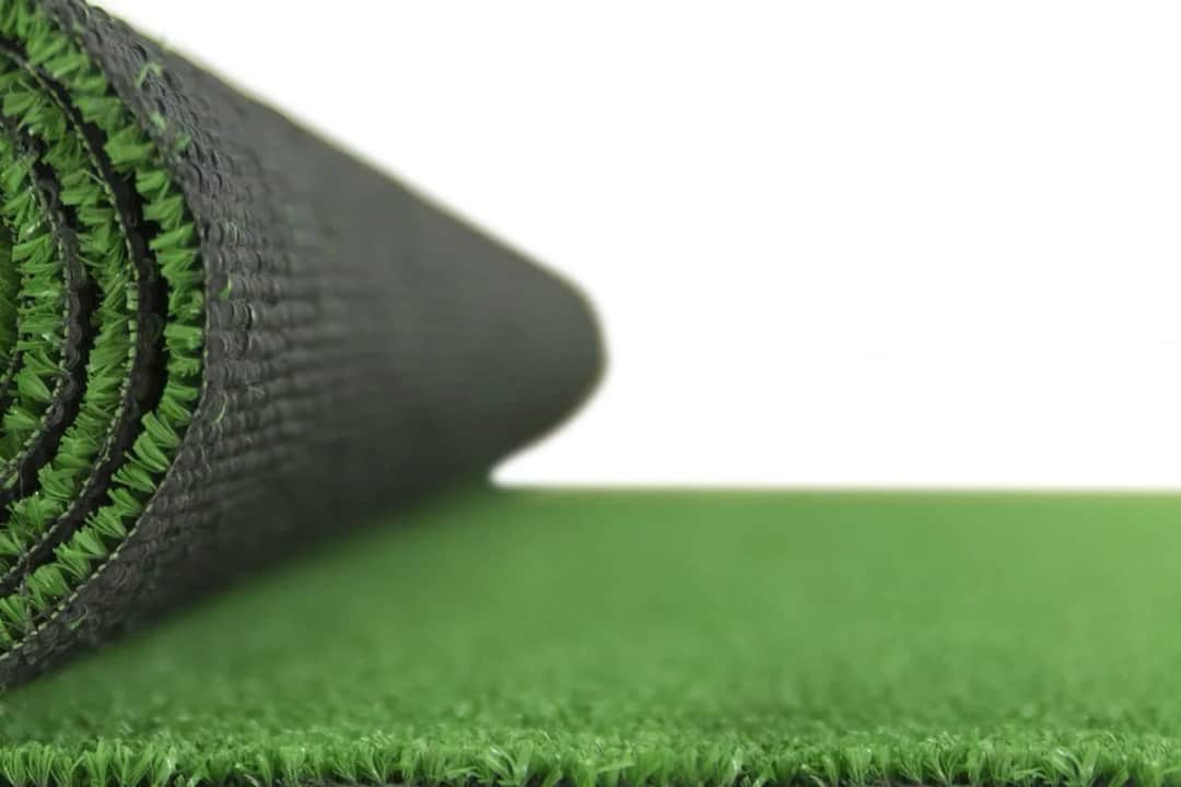 Sztuczna trawa 1,5 m: idealne rozwiązanie na balkon i taras